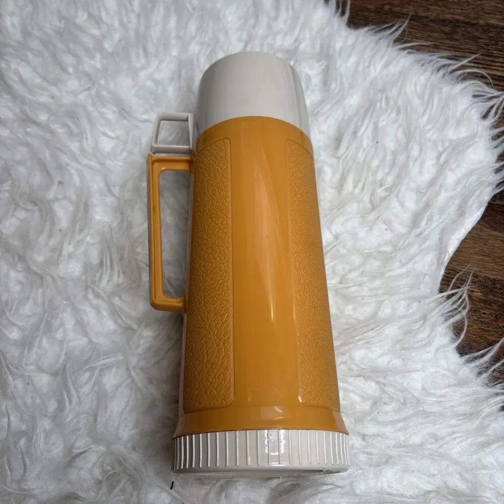 Vintage Thermos King Seeley Vacuum Bottle Harvest Gold / Beige Holds 16 oz CLEAN